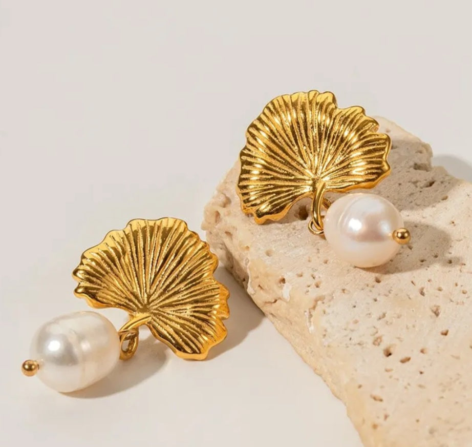 Freshwater Pearl Gold Earring