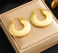 Load image into Gallery viewer, Chunky Wide Hoop Earring Gold/Silver
