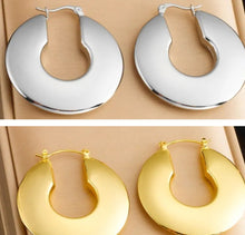 Load image into Gallery viewer, Chunky Wide Hoop Earring Gold/Silver
