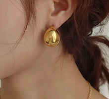 Load image into Gallery viewer, Chunky Crescent Earrings  Gold/Silver
