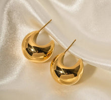 Load image into Gallery viewer, Chunky Crescent Earrings  Gold/Silver
