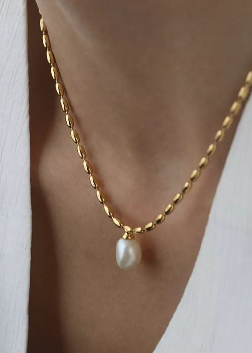 Freshwater Pearl Pendant Gold Necklace