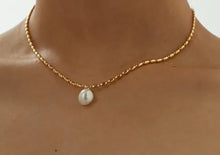 Load image into Gallery viewer, Freshwater Pearl Pendant Gold Necklace
