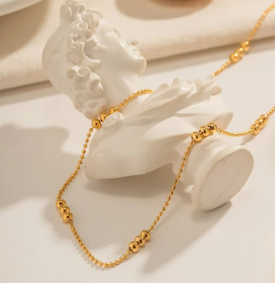 Clustered Three Balls Gold Necklace