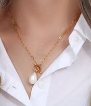 Load image into Gallery viewer, Freshwater Pearl Gold Toggle Choker/Necklace
