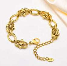 Load image into Gallery viewer, Overlapped Intertwined Gold Circle Bracelet
